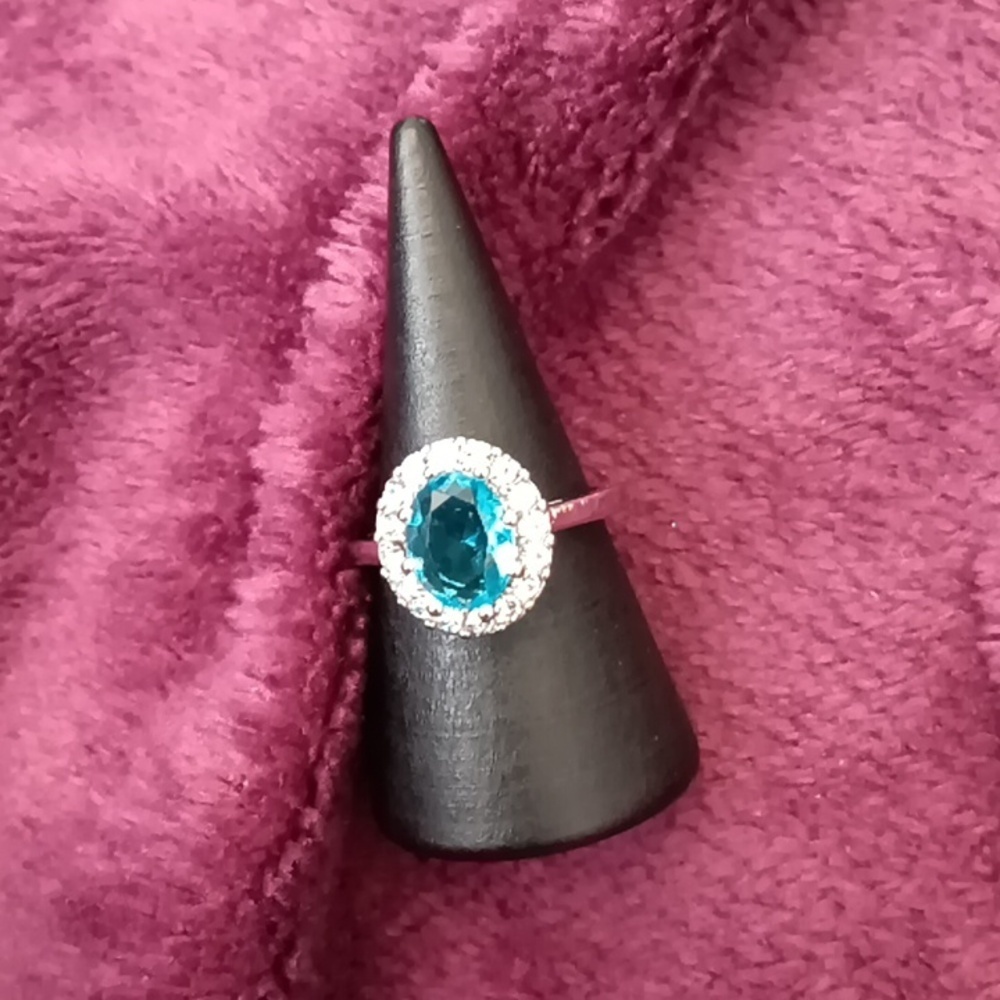 NEW 18k White GoldPlated Teal Green Rhinestone Ring of Elegance - Picture 4 of 4